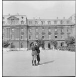 Remise de la fourragère par le chef de corps.