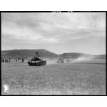 Défilé motorisé lors de la cérémonie de remise de la Croix de la Libération à la commune de Vassieux-en-Vercors.