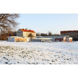 Vues de la médiathèque et de la salle de consultation du fort d'Ivry-sur-Seine (ECPAD) sous la neige.