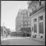 31 janvier 1960 - Barricades à Alger - déploiement des troupes. [légende d'origine]