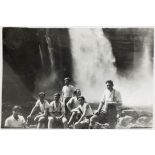 [Doubs, halte de soldats du 506e RCC au bord d'un torrent].