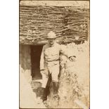 [Un soldat dans une tranchée].