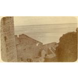 [Vue depuis les remparts du Mont St-Michel (Manche)].