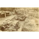 Dans des tranchées].