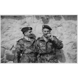 Les brigadiers Brosseau et Branchu le Vendéen. Quelques mois après, Salvador Dali aurait été jaloux. [légende inscrite au dos de la photographie]