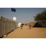 Déploiement de l'opération de la force européenne EUFOR Tchad/RCA (République centrafricaine) : l'état-major de force (force head-quarters, FHQ) au camp militaire capitaine Michel Croci.