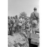 Rommel visite l'oasis de Siwa.