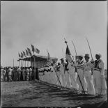 La garde d'honneur composée d'éléments d'une compagnie saharienne.