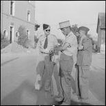 Les chefs du 2e escadron du 1er Spahis et le colonel du 1er Spahis.