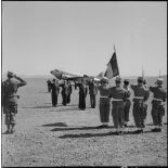 Cérémonie militaire sur le terrain de Aïn Sefra.
