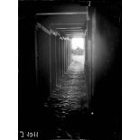 Souain. Construction d'une ambulance chirurgicale souterraine. Un couloir de dégagement. [légende d'origine]