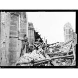 Eglise de Souain. Ruines à l'intérieur de l'église. [légende d'origine]
