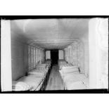 Souain. Ambulance souterraine. Salle pour blessés prête à être utilisée. [légende d'origine]