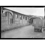 Près de Bar-le-Duc (Meuse). Hôpital 9/2. Centre auto-chirurgicale n°2. Arrivée d'une auto-ambulance. [légende d'origine]