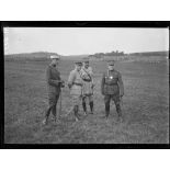 Bayon, revue des troupes polonaises. Les généraux Gérard et Duport sur le terrain de la revue. [légende d'origine]