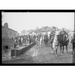Lenoncourt, spahis (3e Cie du 1er régiment), traversant le village. [légende d'origine]