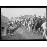 Lenoncourt, spahis (3e Cie du 1er régiment), traversant le village. [légende d'origine]