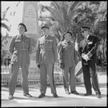 Les officiels au monument aux morts de Tizi-Ouzou.