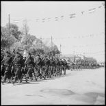 Défilé à pied à l'occasion du départ du général Gouraud, Tizi-Ouzou.