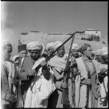 Remise d'armement à la population civile dans le Hodna.