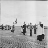 Remise de décoration par le général Noiret  M'Sila.