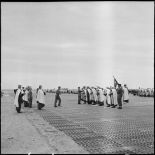 Remise de décoration par le général Noiret  M'Sila.