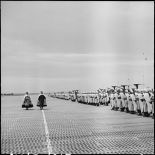 Revue des troupes au 8e régiment de spahis algériens à M'Sila.