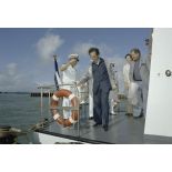 Embarquement sur une vedette de transport de personnel pour visite de la zone centrale (barges et plateformes). [Description en cours]