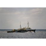 Le Greenpeace au large de Mururoa. [Description en cours]