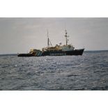 Le Greenpeace au large de Mururoa. [Description en cours]