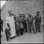 Le général Mohammed Bellounis avec ses enfants.