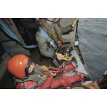Naufrage du pétrolier maltais Erika. Hélitreuillage par Super Frelon de l'équipage sur l'Abeille Flandre..