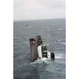 Naufrage du pétrolier maltais Erika. La partie arrière de l'Erika coule.