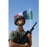 Légionnaire au garde-à-vous lors de la revue des troupes par le CEMA (chef d'état-major des Armées) en inspection.