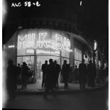 La foule devant le Milk bar.