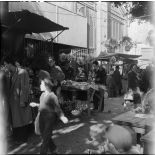 La foule sur le marché de Maison Carrée.