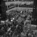 La foule aux Galeries de France à Alger.