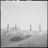 Femmes transportant des récipients d’eau sur leur tête.