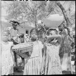 Fillettes sur le marché de Bamako.