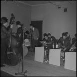 Musiciens sur scène.