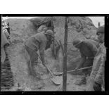 Secteur d'Aubérive (Marne), Russes aux tranchées. [légende d'origine]