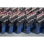 Troupes du régiment d'infanterie de la garde républicaine sur les rangs pour les honneurs lors de la cérémonie du 14 juillet 2011.