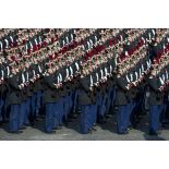 Troupes du régiment d'infanterie de la garde républicaine sur les rangs pour les honneurs lors de la cérémonie du 14 juillet 2011.