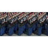 Troupes du régiment d'infanterie de la garde républicaine sur les rangs pour les honneurs lors de la cérémonie du 14 juillet 2011.