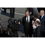 Interview de Gérard Longuet, ministre de la défense par une journaliste de télévision de France 2 en présence de Marc Laffineur, SEDAC (secrétaire d'état aux anciens combattants) lors de la cérémonie du 14 juillet 2011.