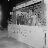 	Spectacle des scouts algériens (SMA) devant la mairie de Tebessa.