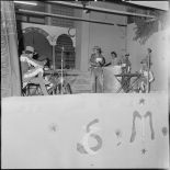 	Spectacle des scouts algériens (SMA) devant la mairie de Tebessa.