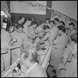 Réception dans les locaux du service cinématographique des armées (SCA) à Alger.