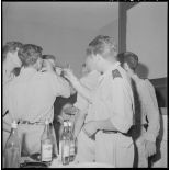 Réception dans les locaux du service cinématographique des armées (SCA) à Alger.