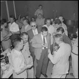 Réception dans les locaux du service cinématographique des armées (SCA) à Alger.